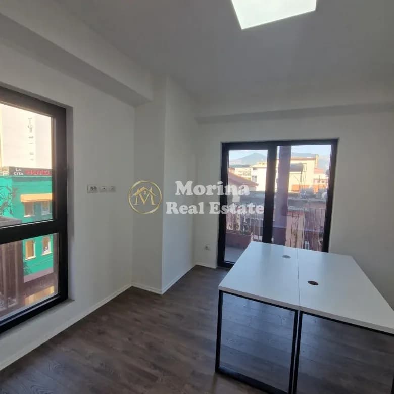 Qera | Ambjent Biznesi | Rruga e Kavajës - Garden Building | 950 €/muaj 2