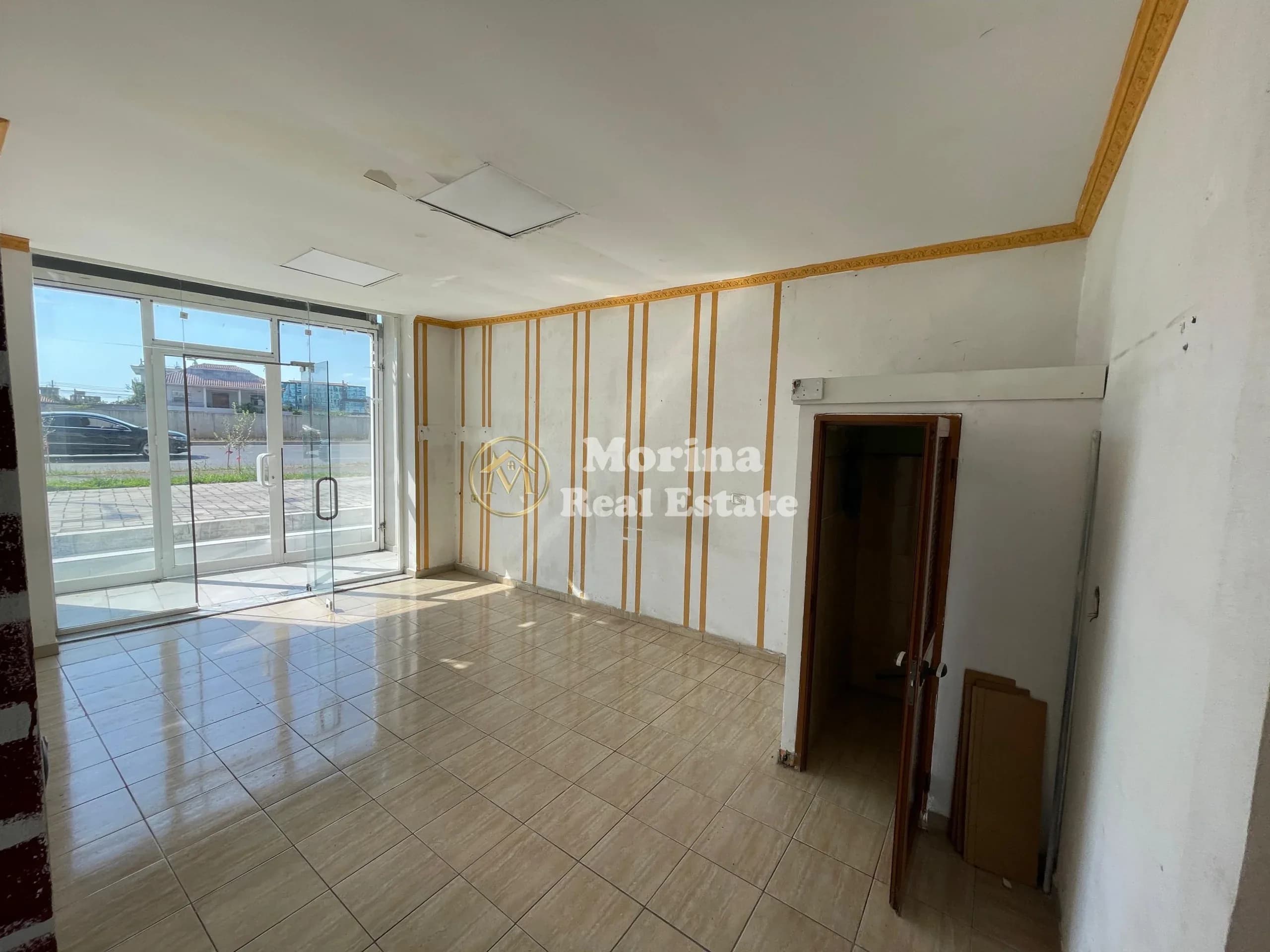Qera | Ambjent Biznesi | Sheshi Shqiponja | 500 €/muaj 3