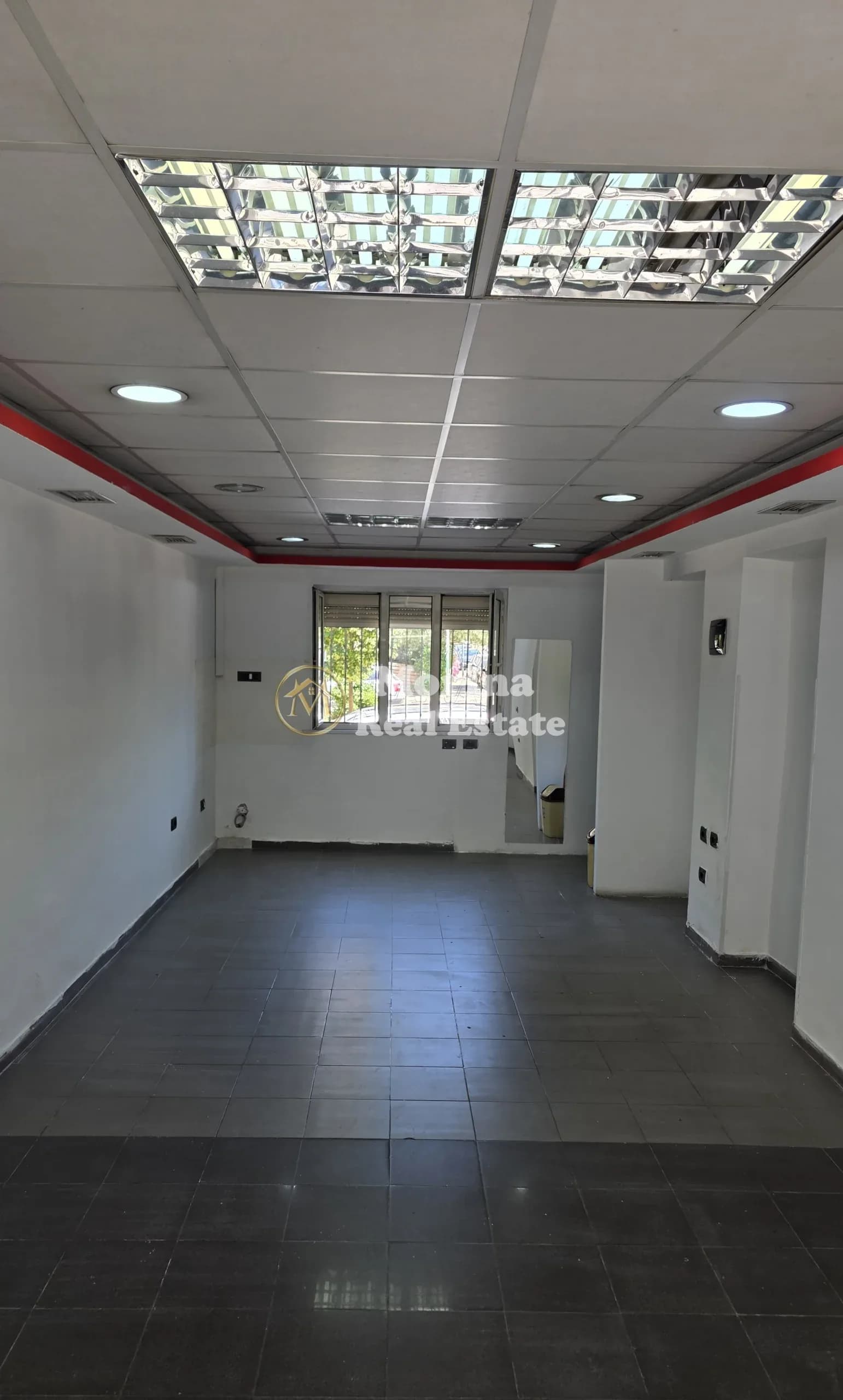 Shitje | Ambjent Biznesi | Shkolla e Bashkuar | 115000 €