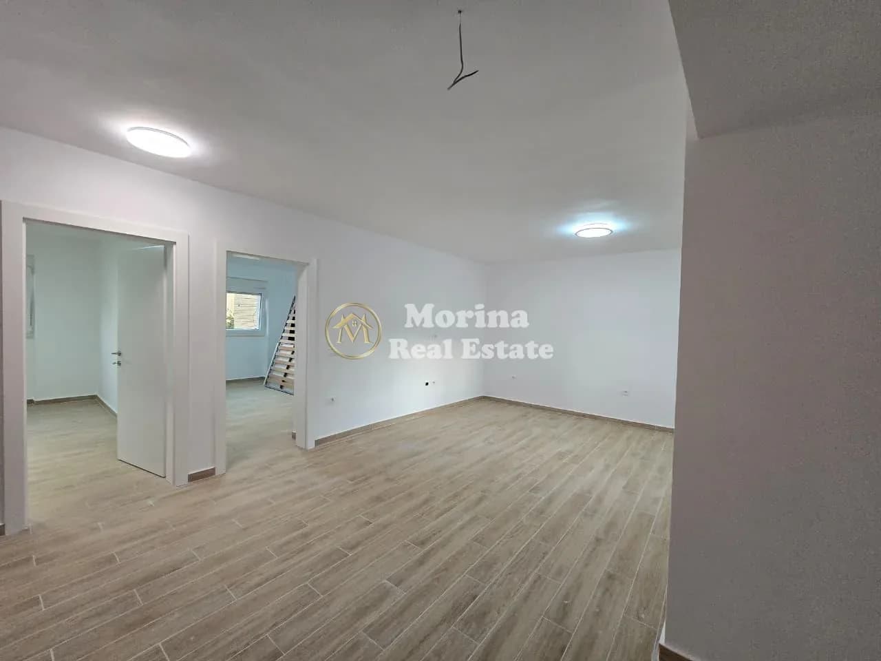 Qera | Ambjent Biznesi | 21 Dhjetori, Inxhinieria e Ndertimit | 1000 €/muaj