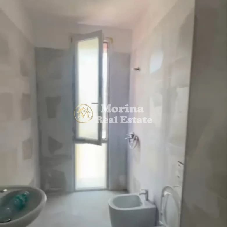 Qera | Ambjent Biznesi | Farmacia 10 | 900 €/muaj 3