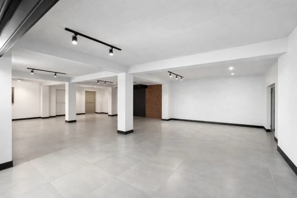 Qera | Ambjent Biznesi Godien 3-kateshe | Sauk | 11200 €/muaj i diskutueshem