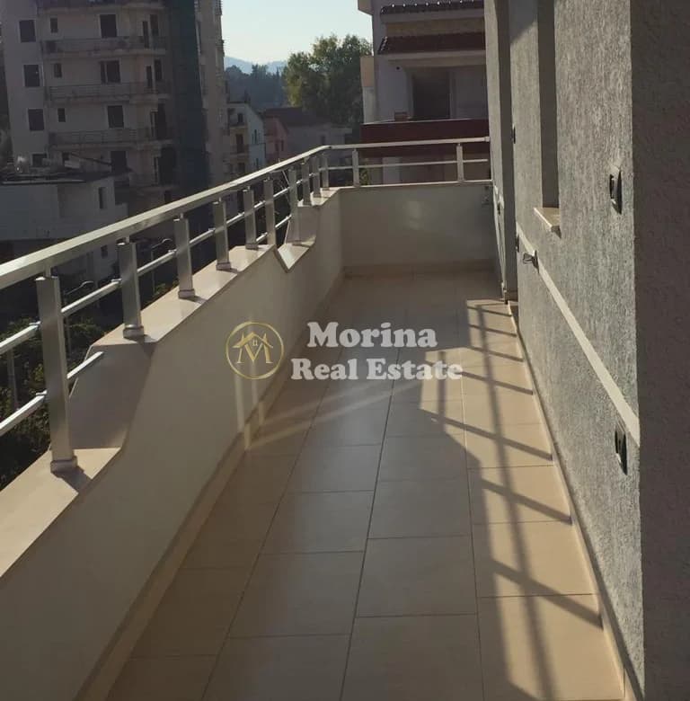 Qera | Apartament 3 + 1 | Rruga Maksim Artioli , qyteti Studenti | 600 €/muaj 2