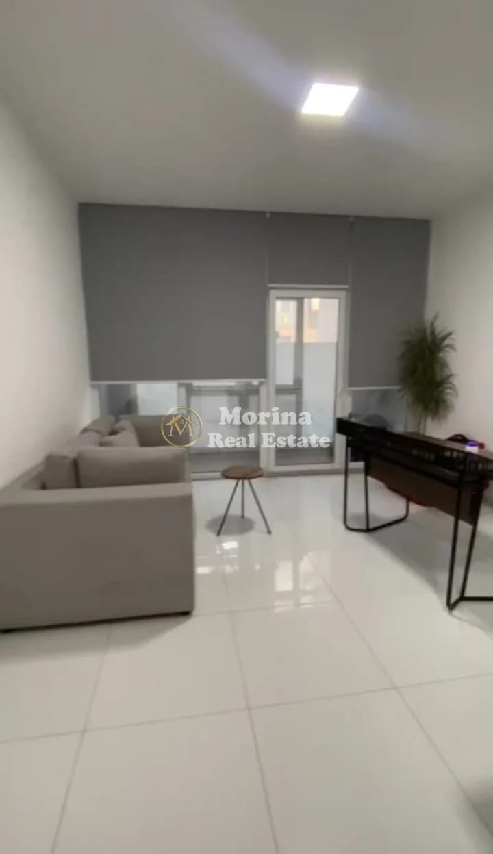 Qera | Ambjent Biznesi | Komuna e Parisit | 1200 €/muaj