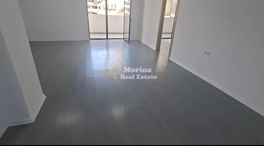 Qera | Ambjent Biznesi | Rruga 5 Maji | 600 €/muaj