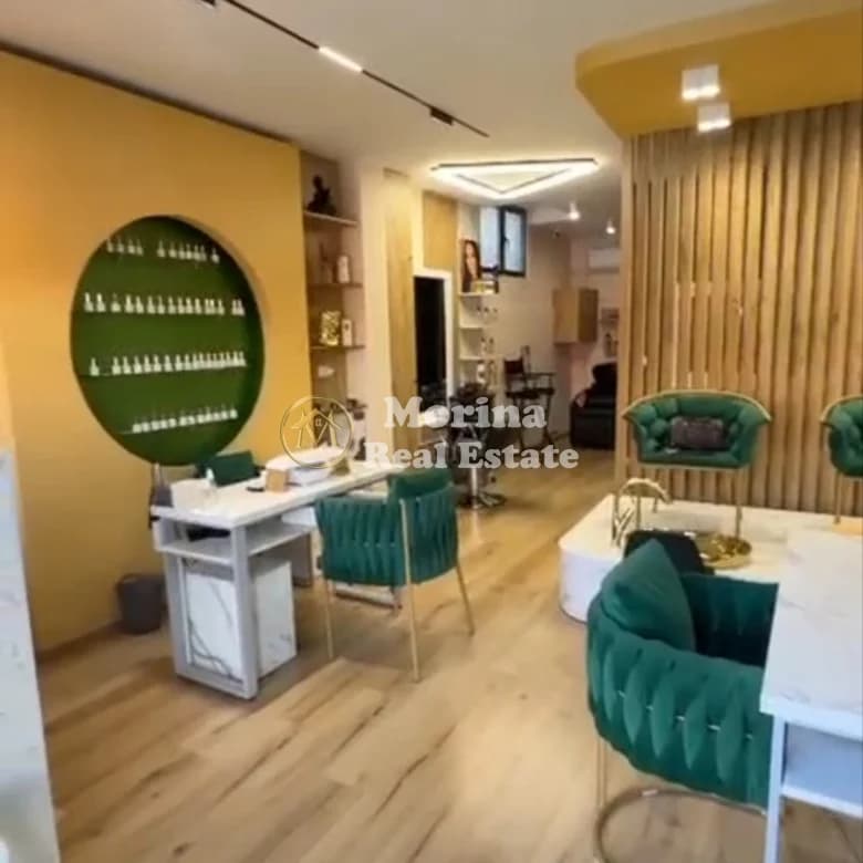 Qera | Ambjent Biznesi | Rruga Xhanfize Keko | 700 €/muaj 2