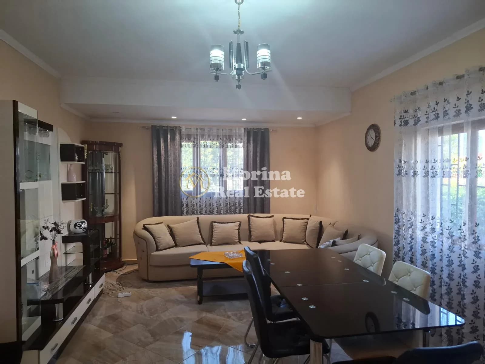 Qera | Vilë 6 + 1 | Fushë (Mëzez) | 900 €/muaj 4