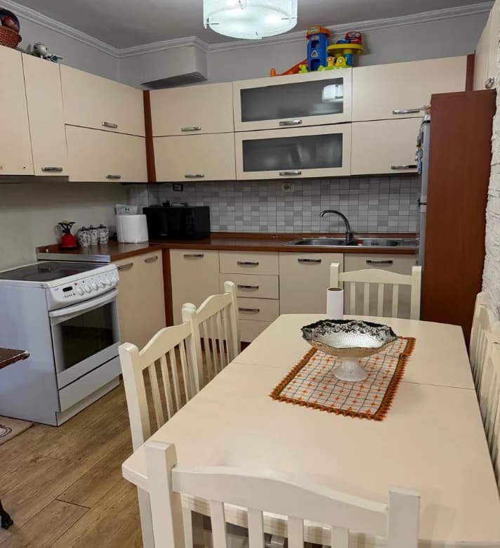 Qera | Apartament 1 + 1 | Shkolla e Bashkuar | 460 €/muaj 2