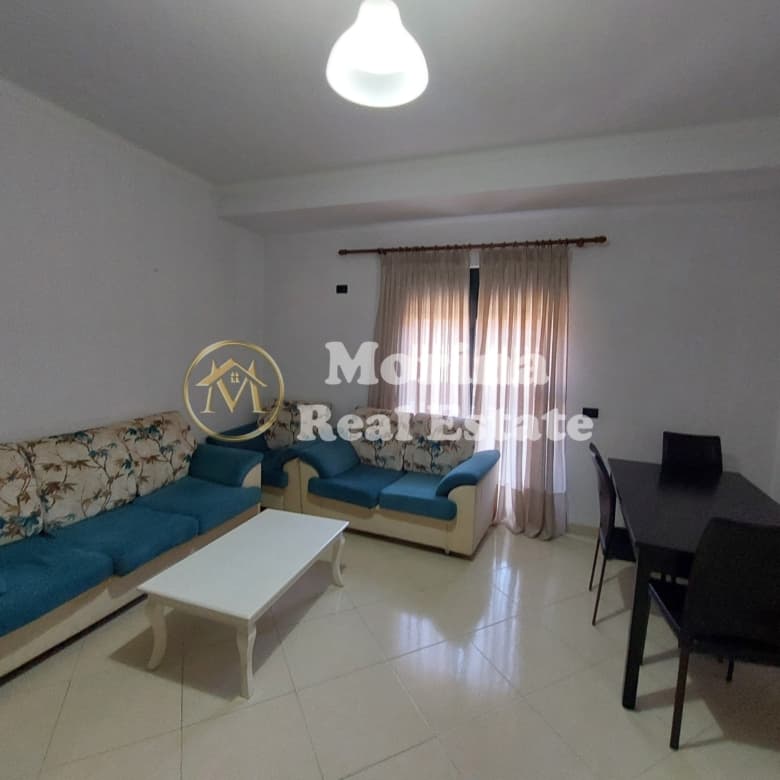 Qera | Shtëpi private 2 + 1 | Shkolla e Bashkuar | 450 €/muaj 2