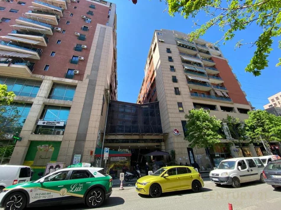 Qera | Ambjent Biznesi | Rruga e Barrikadave | 850 €/muaj