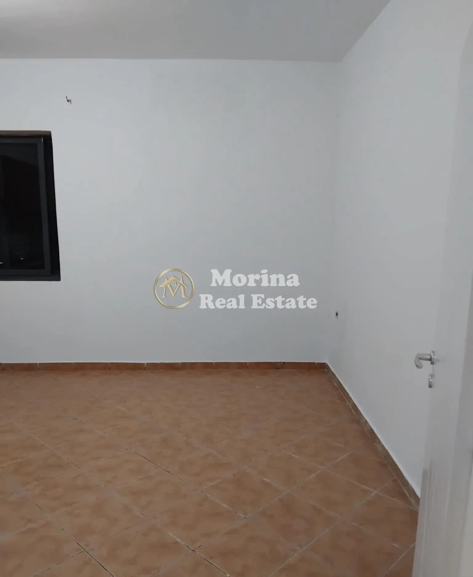 Qera | Ambjent Biznesi | Kamëz | 400 €/muaj 2