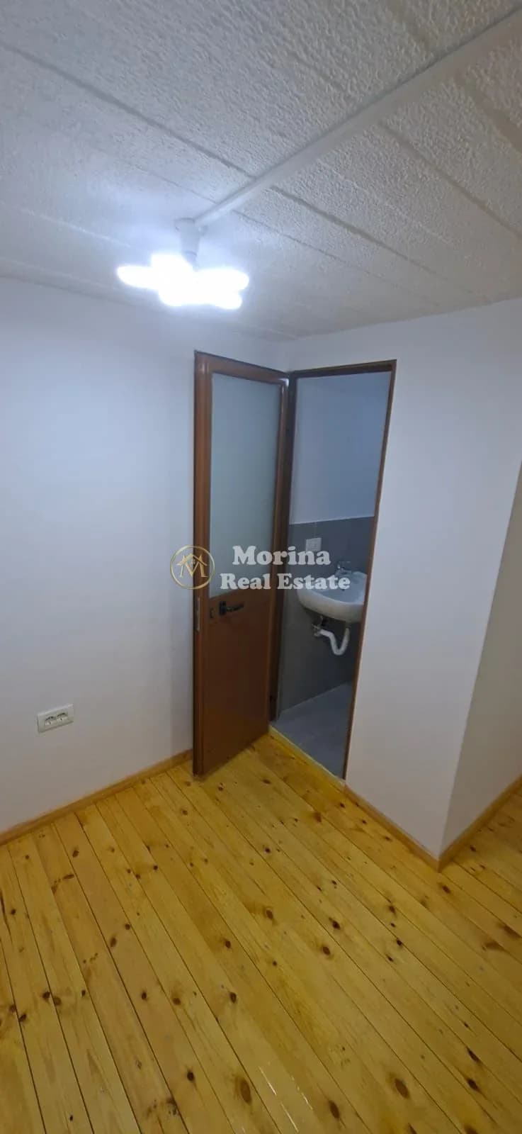 Qera | Ambjent Biznesi | Ish Fusha e Aviacionit | 400 €/muaj 3