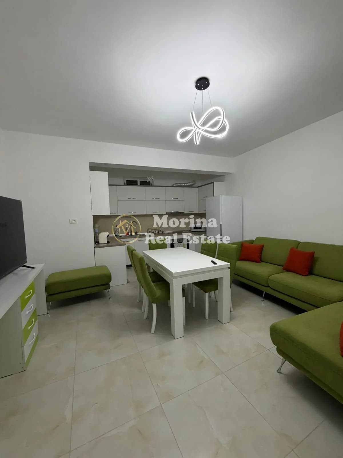 Qera | Shtëpi private 2 + 1 | Rruga Riza Cerova | 650 €/muaj 2
