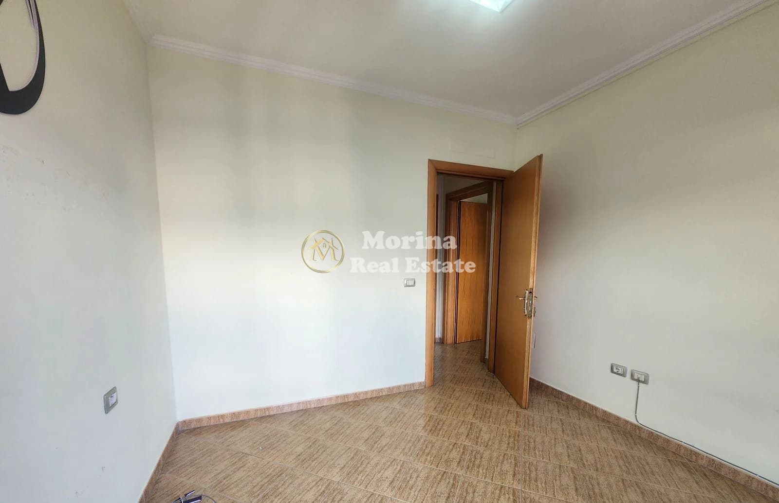Qera | Ambjent Biznesi | Zogu i Zi | 700 €/muaj 4