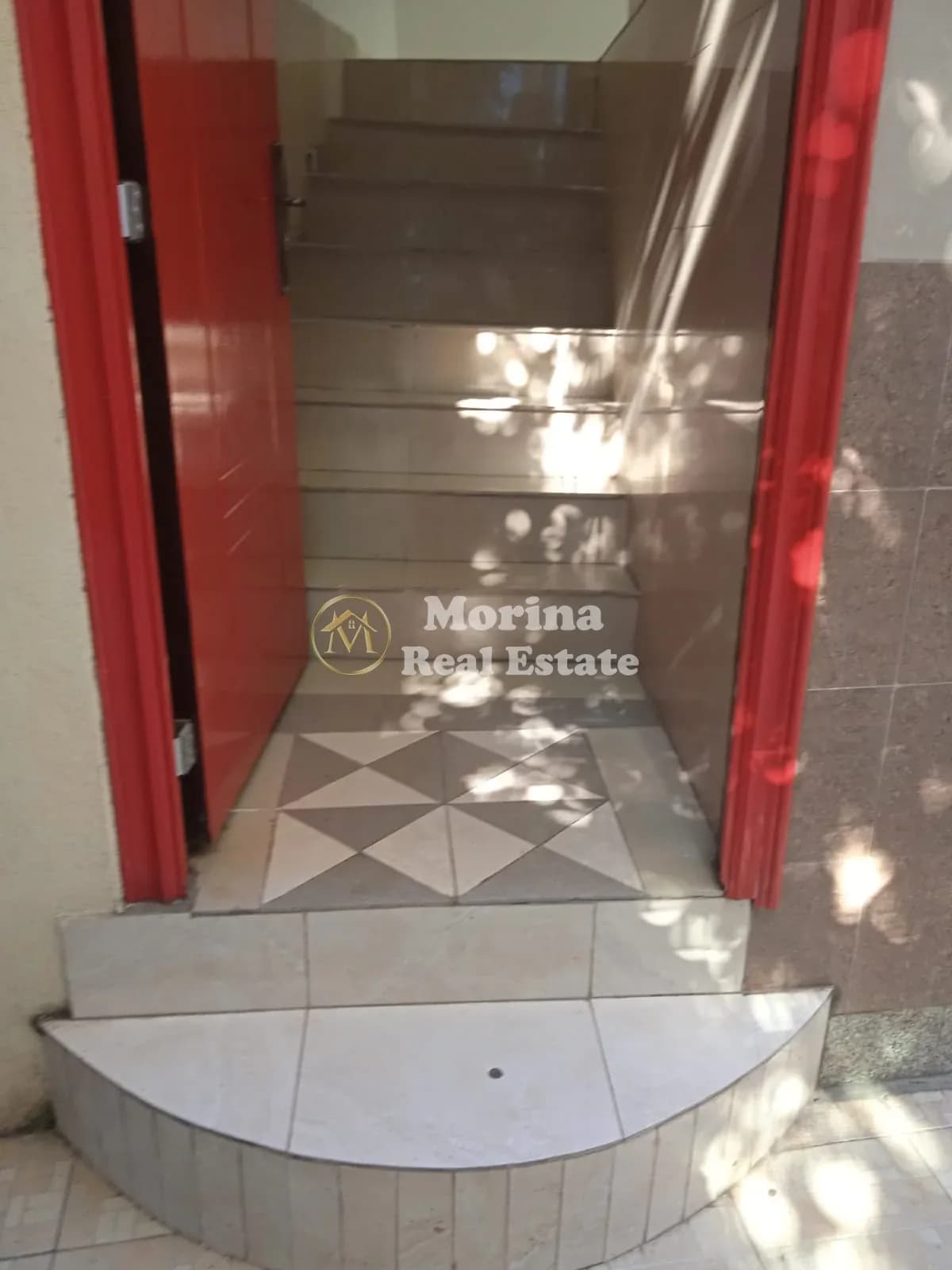 Qera | Ambjent Biznesi | Rruga e Durrësit | 450 €/muaj