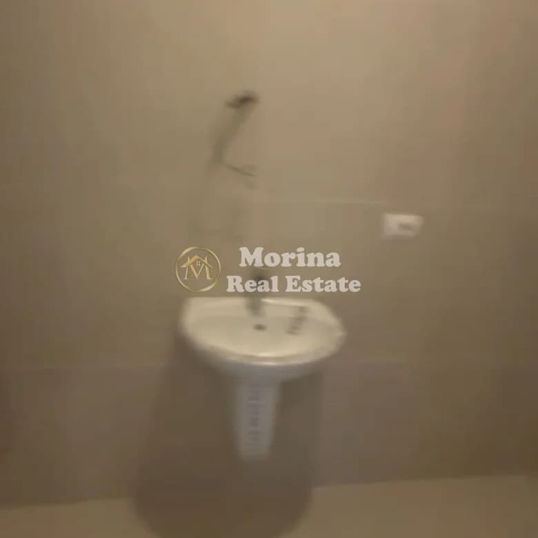 Qera | Ambjent Biznesi | Rruga e Barrikadave | 750 €/muaj 3