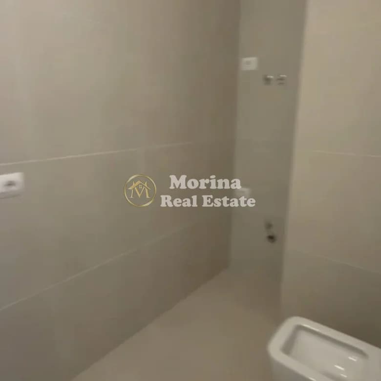 Qera | Ambjent Biznesi | Rruga e Barrikadave | 750 €/muaj 4