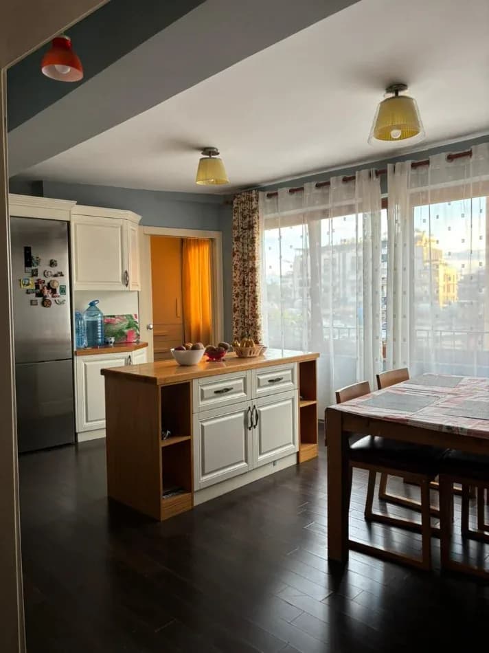 Qera | Apartament 3 + 1 | Sheshi Skendebej | 900 €/muaj