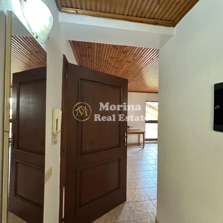 Qera | Ambjent Biznesi | Pazari I Ri | 800 €/muaj 4