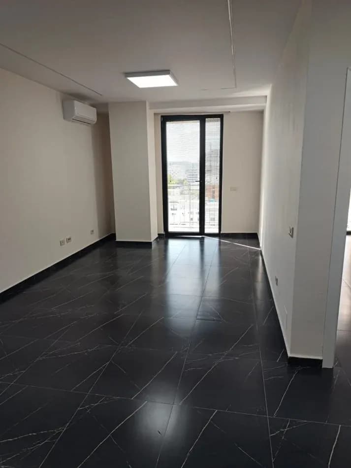Qera | Ambjent Biznesi | Mine Peza | 600 EURO /muaj 3