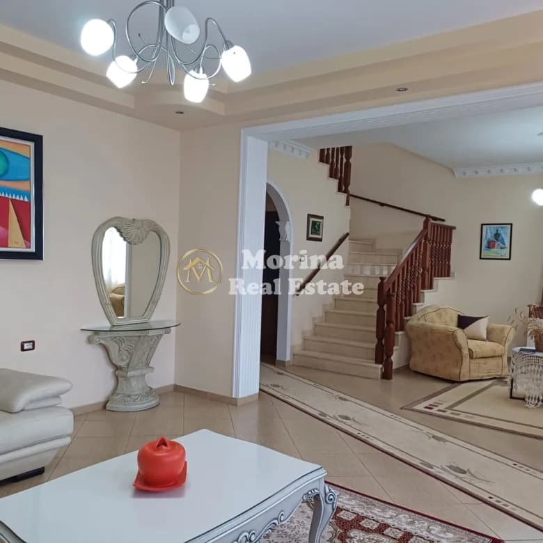 Qera | Vilë 4 + 1 | Fier | 2500 €/muaj