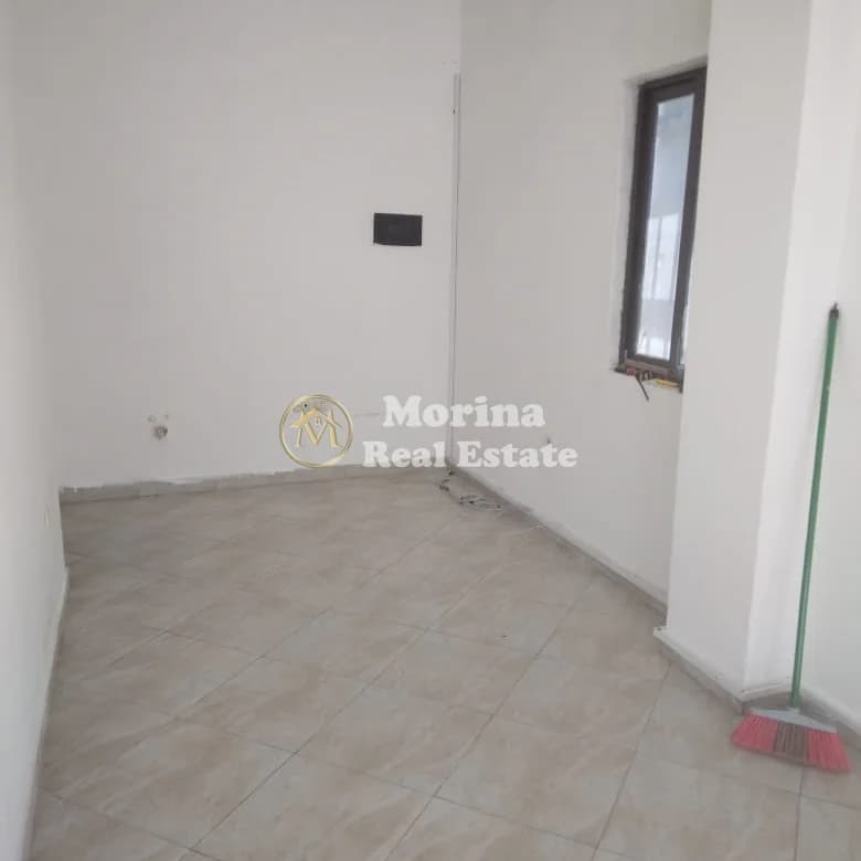Qera | Ambjent Biznesi | Stacioni i Trenit | 200 €/muaj 3