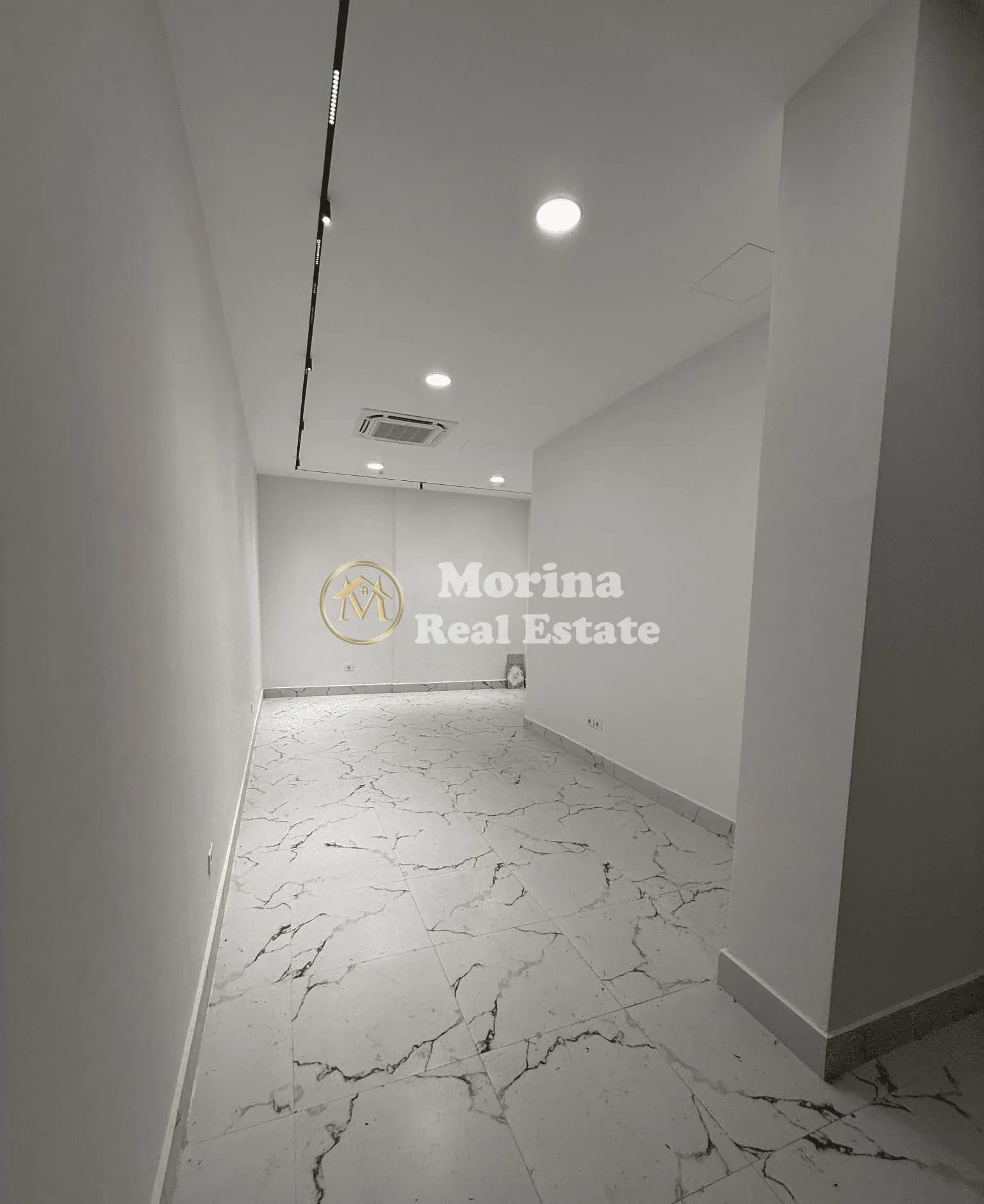 Qera | Ambjent Biznesi | Skanderbeg Square | 900 €/muaj
