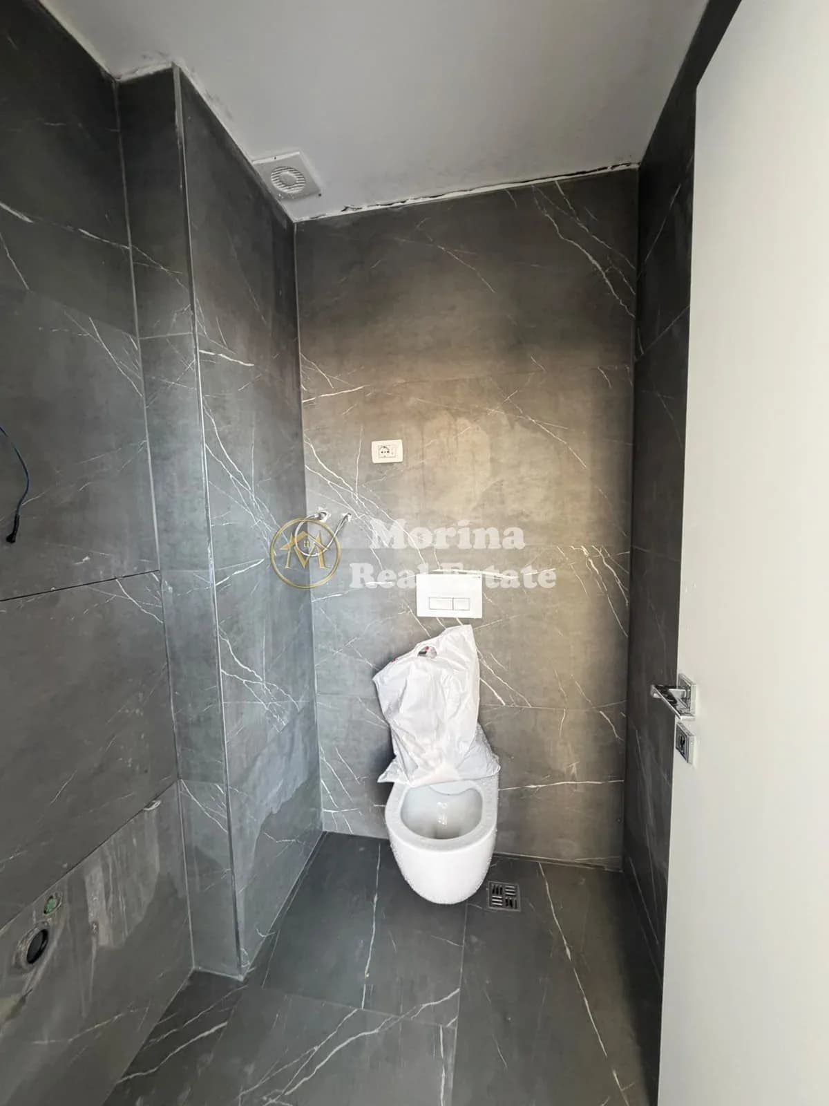 Qera | Ambjent Biznesi | Rruga 5 Maji | 500 €/muaj 3