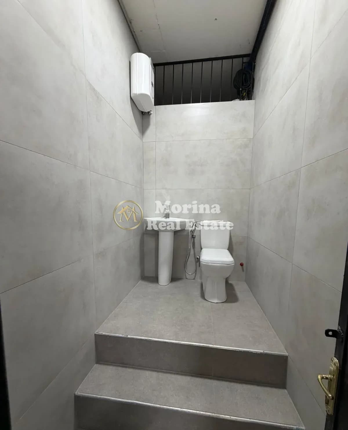 Qera | Ambjent Biznesi | Fusha Aviacionit | 900 €/muaj 2