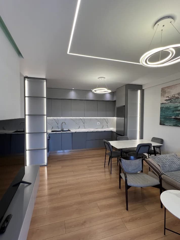 Qera | Apartament 2 + 1 | Rruga 5 Maji | 750 €/muaj