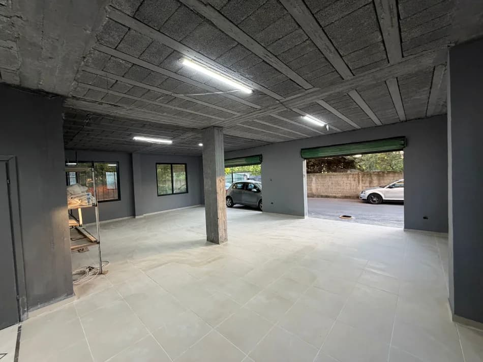 Qera | Ambjent Biznesi | Laprakë | 700 €/muaj