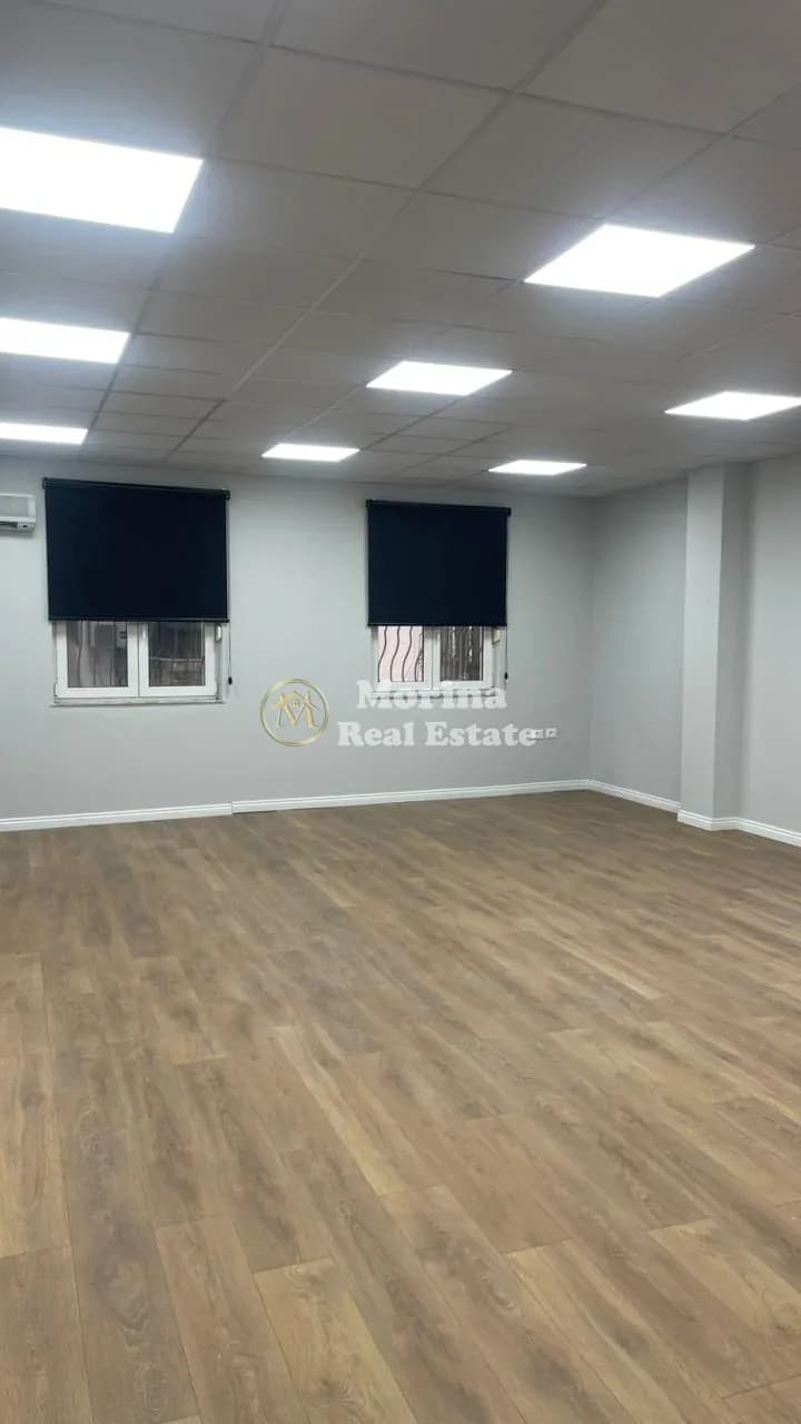 Qera | Ambjent Biznesi | Toptani Shopping Center | 850 €/muaj 2