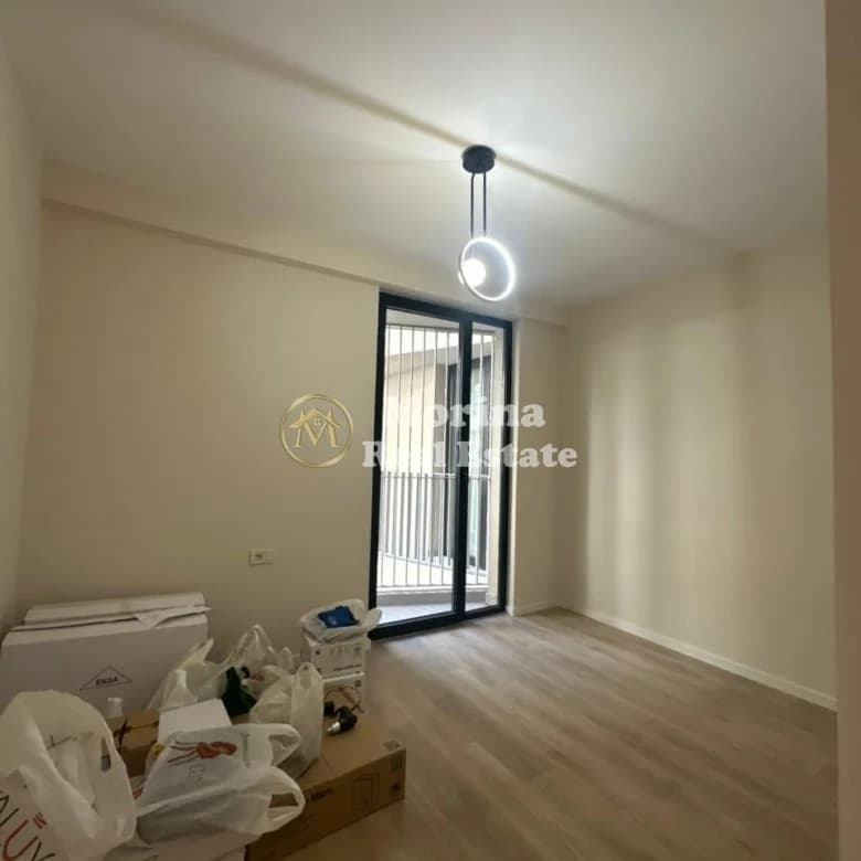 Qera | Ambjent Biznesi | Rruga Mine Peza - Golden Tower Residence | 80,000 lek/muaj 4