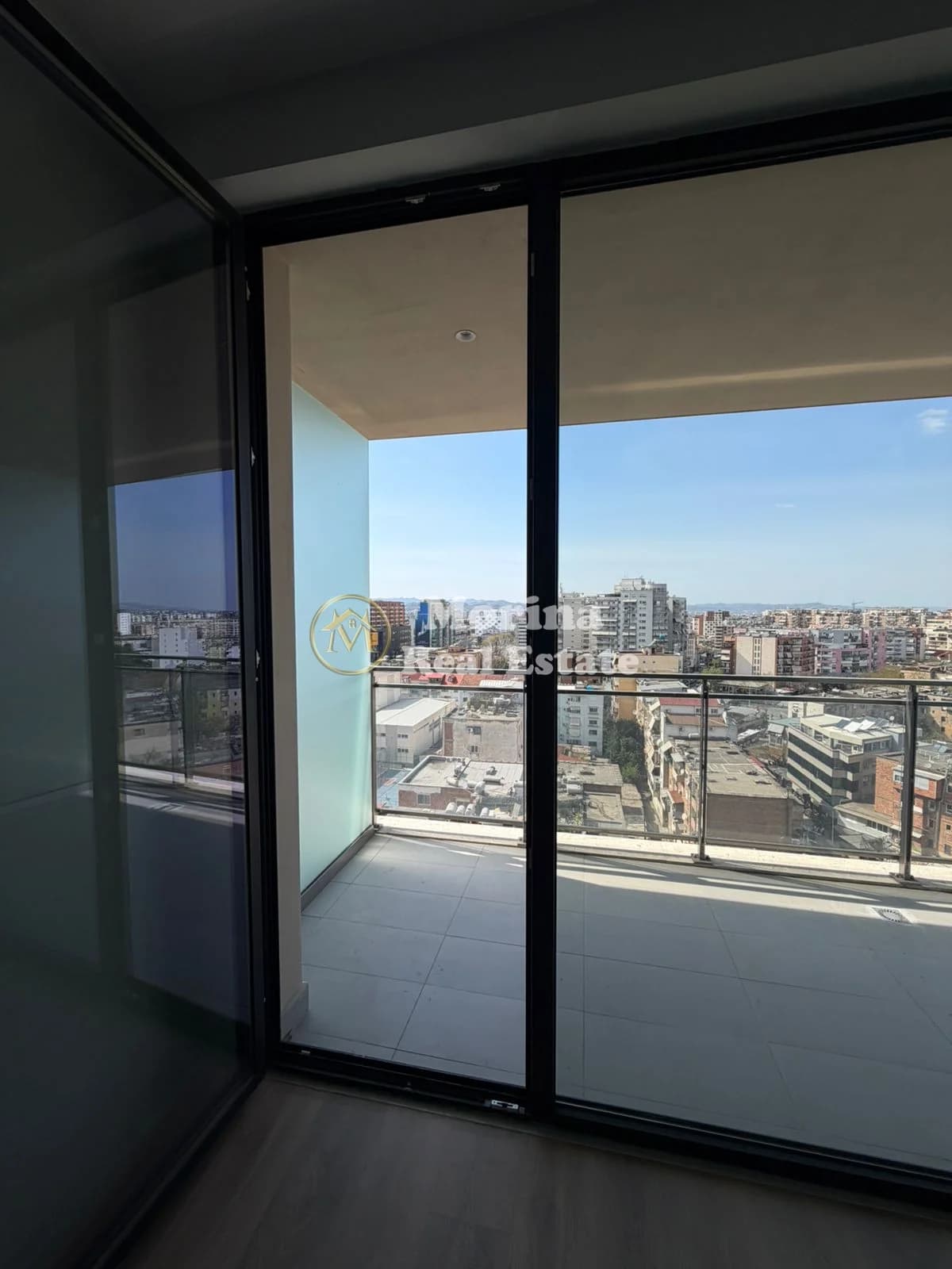 Qera | Ambjent Biznesi | Rruga Mine Peza, Golden Tower Residence| 800 €/muaj.