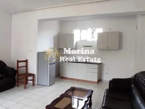 Qera | Shtëpi private 2 + 1 | Rruga Riza Cerova | 450 €/muaj 2