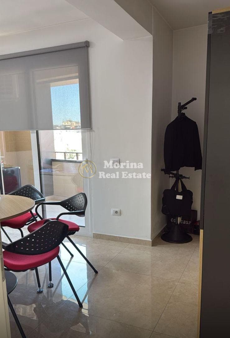 Qera, Ambient Biznesi , Myslym Shyri, 1400 Euro/Muaj
