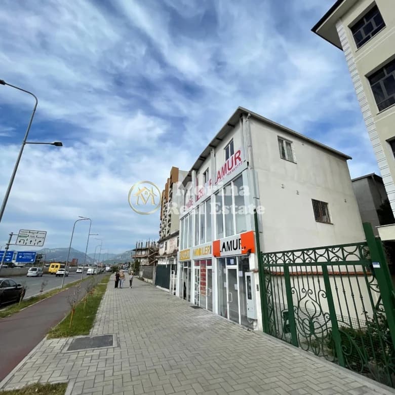 Shitje | Ambjent Biznesi | Sheshi Shqiponja | 400000 €