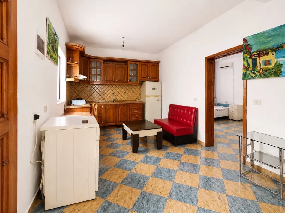Qera | Shtëpi private 2 + 1 | Fundi i Bulevardit te ri | 350 €/muaj
