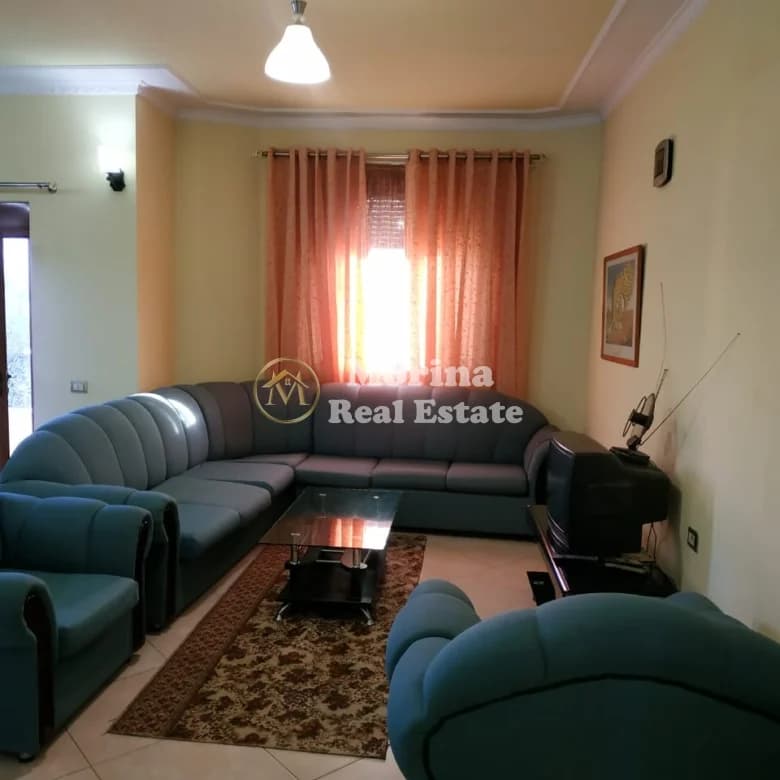 Qera | Vilë 4 kateshe+ papafingo+ garazh | Selitë | 3000 €/muaj 4