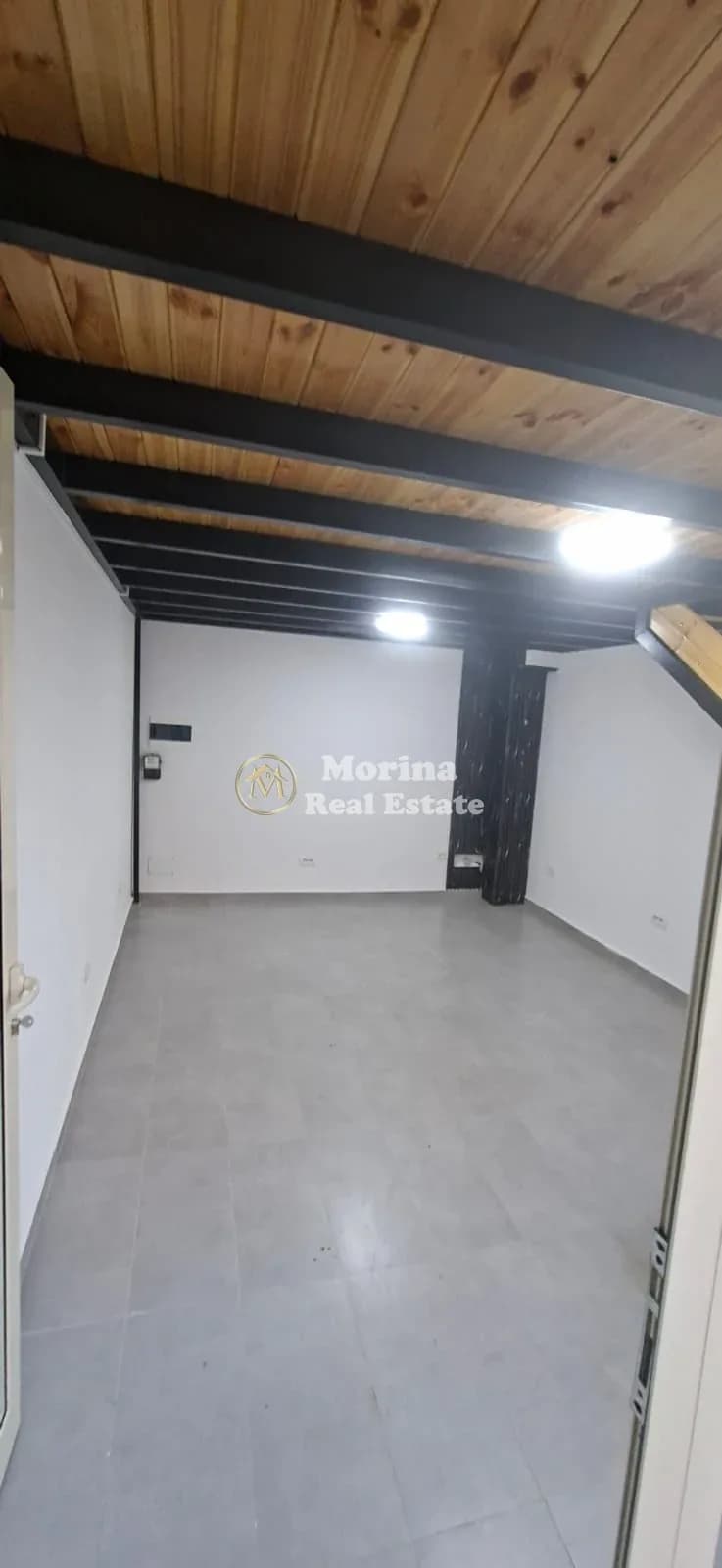 Qera | Ambjent Biznesi | Ish Fusha e Aviacionit | 400 €/muaj