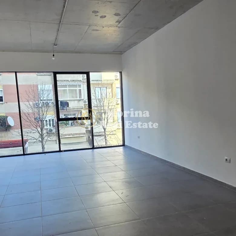 Qera | Ambjent Biznesi | Rruga e Barrikadave | 1000 €/muaj 4