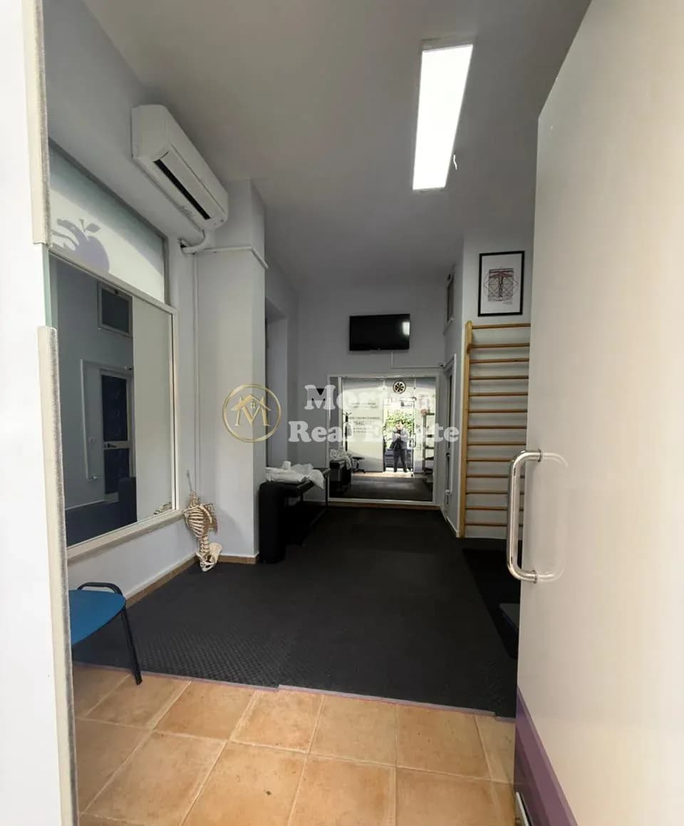 Qera | Ambjent Biznesi | Rruga e Barrikadave | 450 €/muaj 3