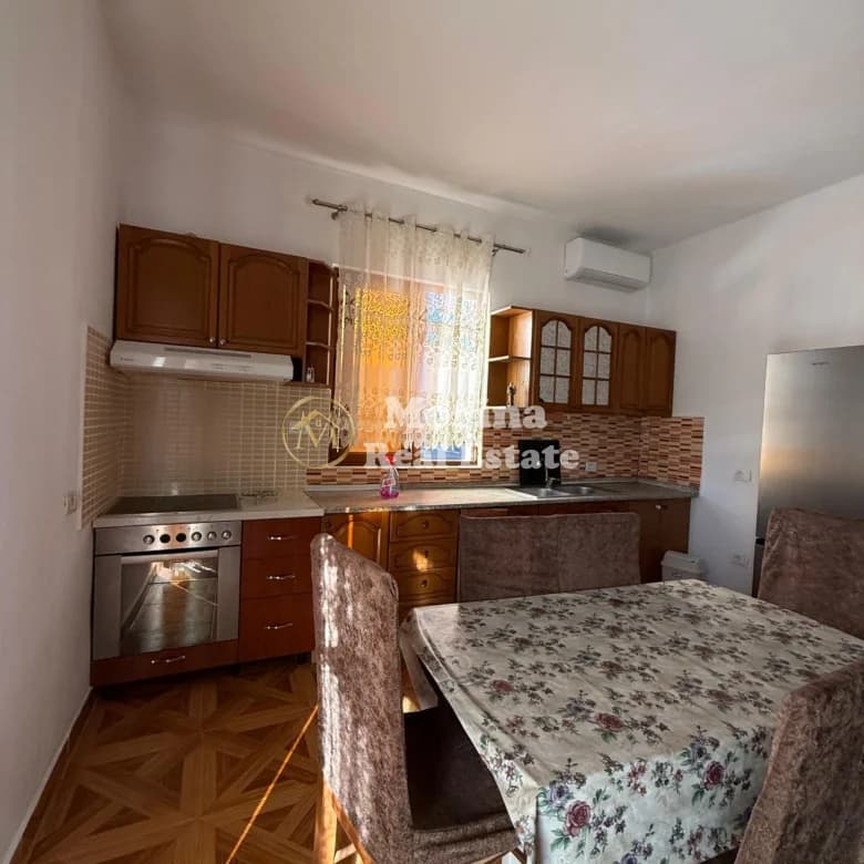 Qera | Shtëpi private 2 + 1+2 | Rruga 5 Maji | 500 €/muaj 3