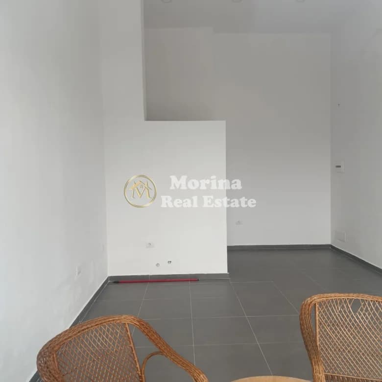 Qera | Ambjent Biznesi | Rruga Hamdi Sulçebe | 500 €/muaj 2