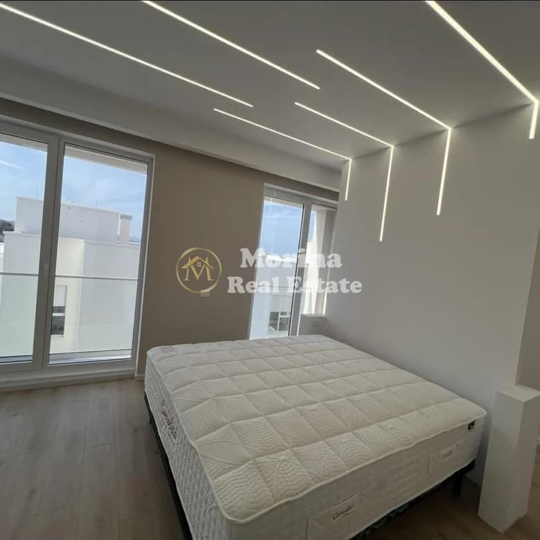Qera | Vilë 4 + 1 + 4 | Farkë | 1800 €/muaj 3