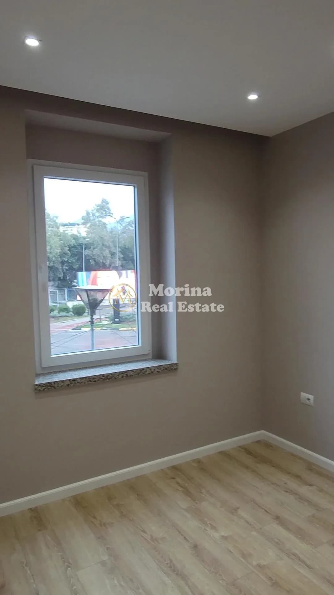 Qera | Ambjent Biznesi | Stadiumi Dinamo | 800 €/muaj 4