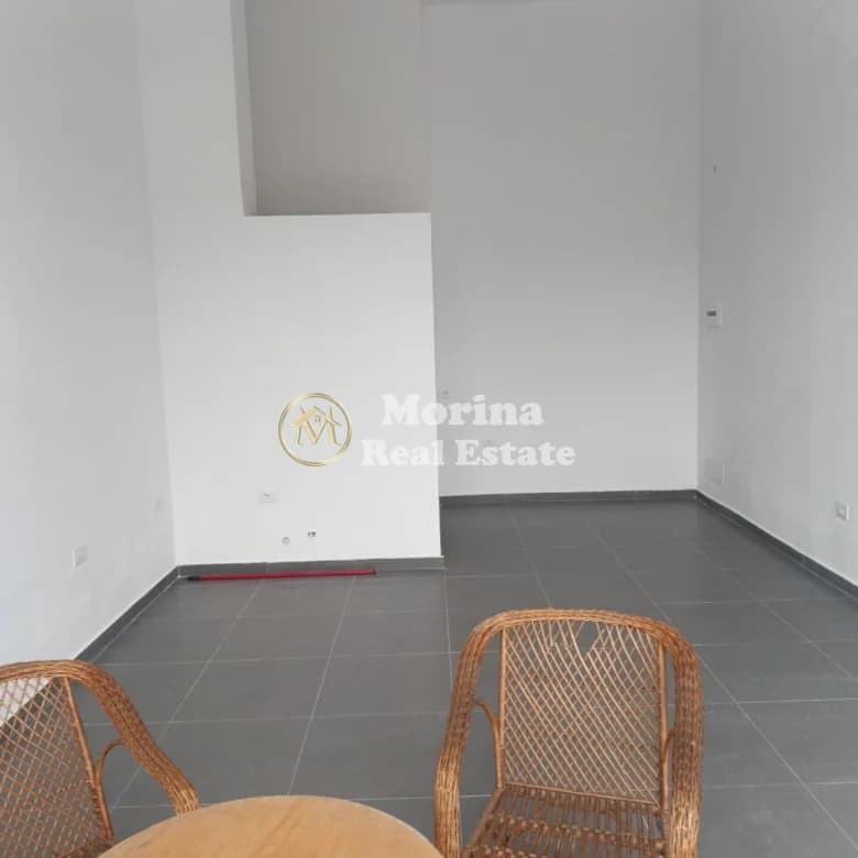 Qera | Ambjent Biznesi | Rruga Hamdi Sulçebe | 500 €/muaj 4