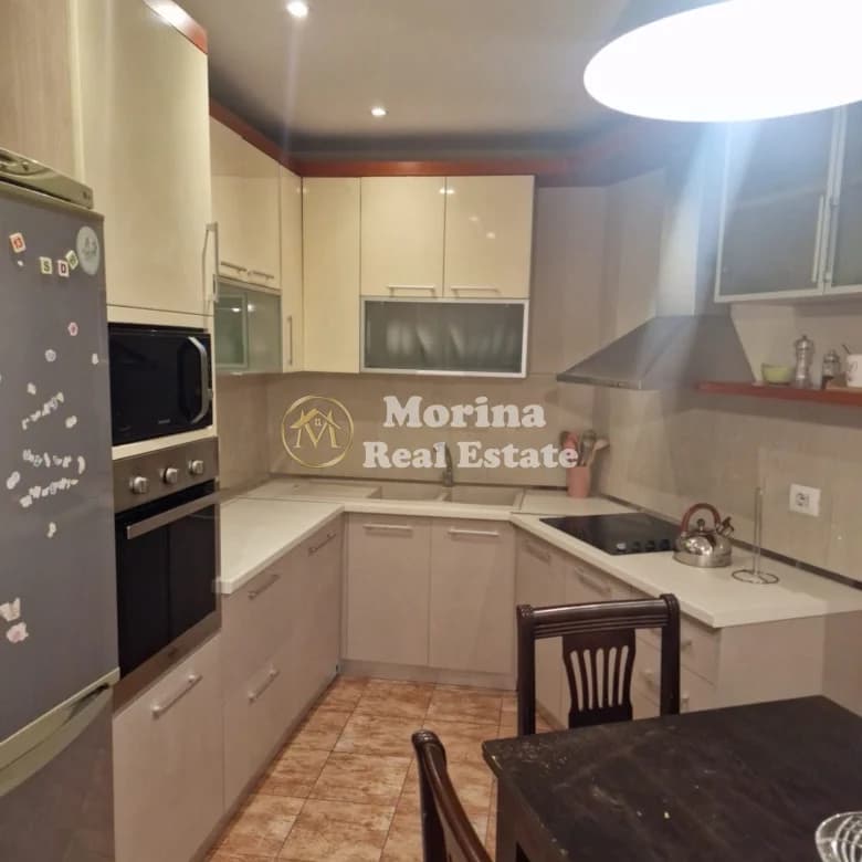 Qera | Apartament 2 + 1 | Rruga Fortuzi | 900 €/muaj
