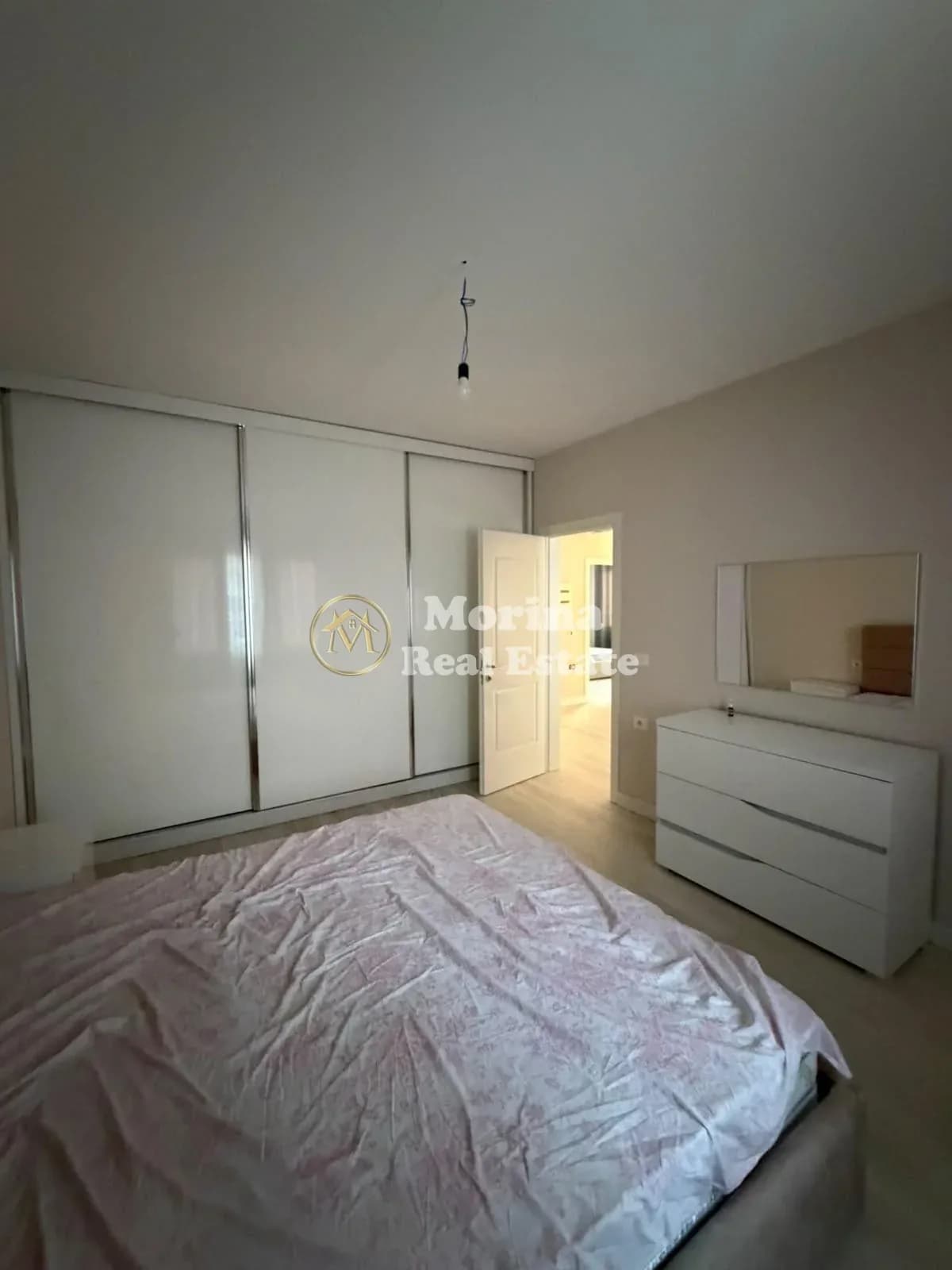Qera | Vilë 4 + 1+Post Parkimi| Paskuqan | 700 €/muaj 4