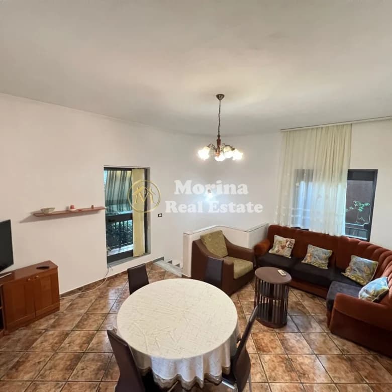 Qera | Shtëpi private 2 + 1 | Rruga e Durrësit | 550 €/muaj 2